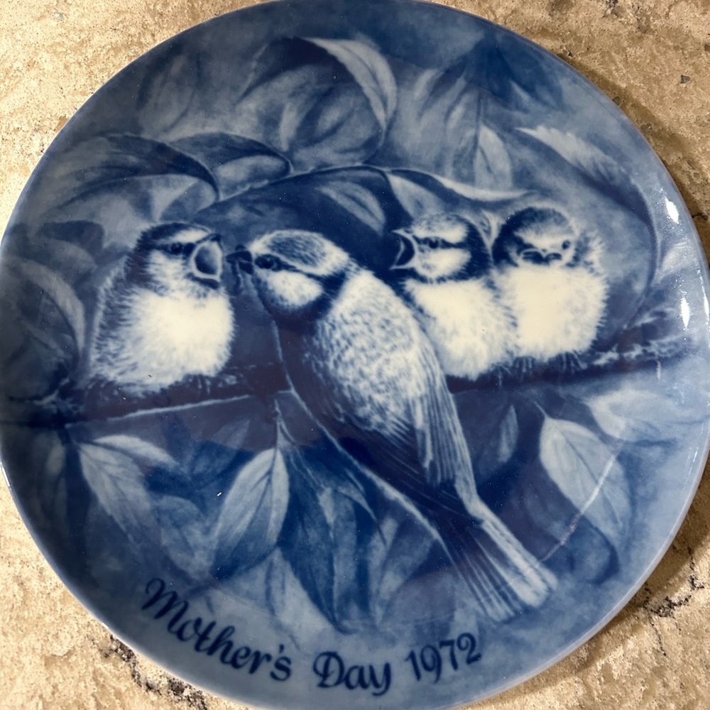 Vintage Berlin - Blue Mother's Day 1972 Decorative Plate